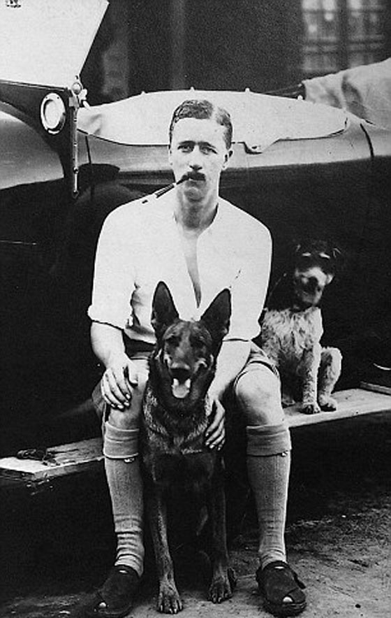  للبيع: هاتف هتلر الذي استخدمه لقتل الملايين بنصف مليون دولار صورة رقم 7