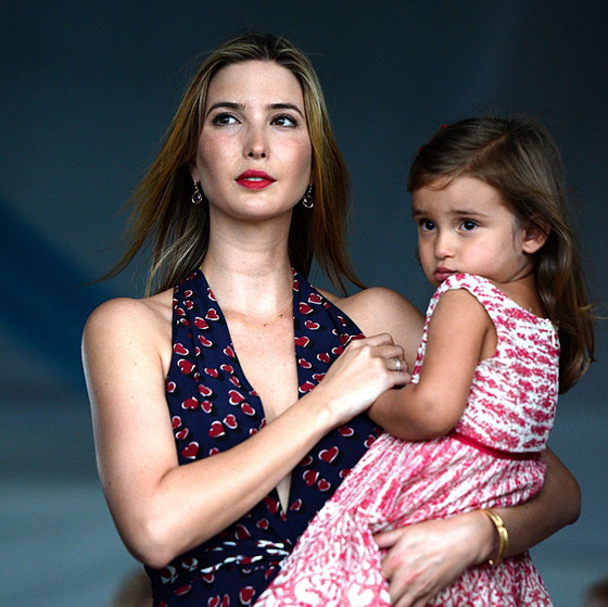 حفيدة ترامب تشعل المواقع باغنية صينية والجد لم يعايد الشعب الصيني صورة رقم 14