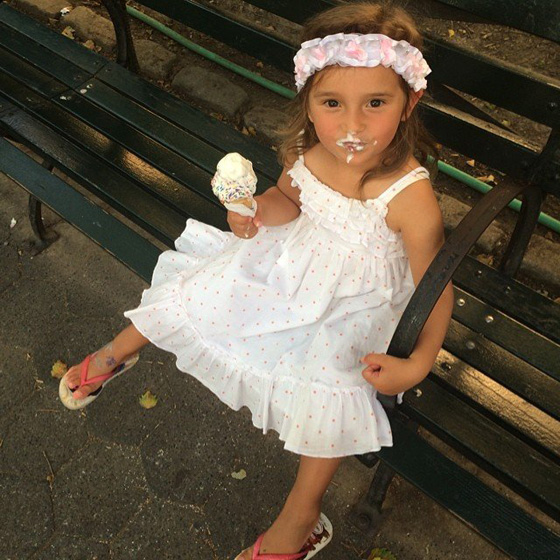 حفيدة ترامب تشعل المواقع باغنية صينية والجد لم يعايد الشعب الصيني صورة رقم 15