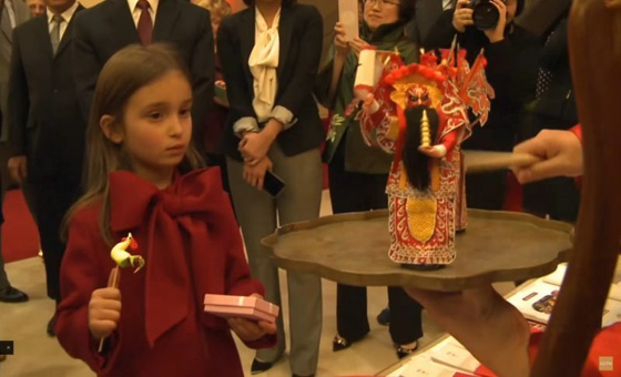 حفيدة ترامب تشعل المواقع باغنية صينية والجد لم يعايد الشعب الصيني صورة رقم 2