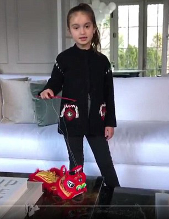 حفيدة ترامب تشعل المواقع باغنية صينية والجد لم يعايد الشعب الصيني صورة رقم 3