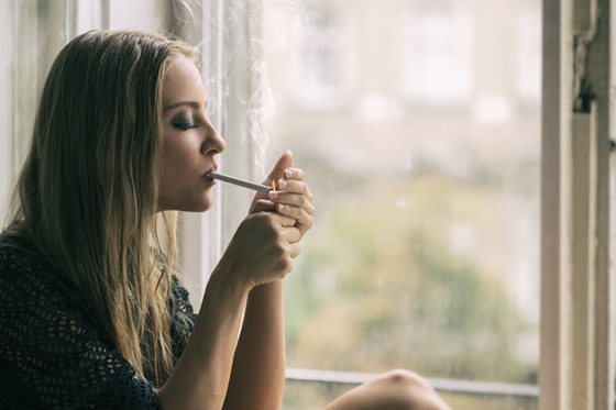 غرامة 270 الف دولار او السجن 6 اشهر بسبب تدخين سيجارة على الشرفة صورة رقم 3