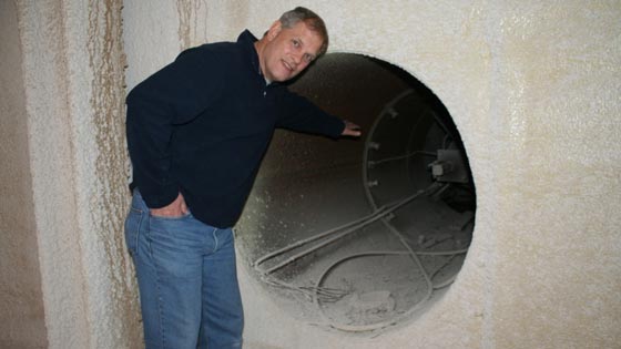 بالطائرات والدراجات النارية والمخابئ الجوفية يواجه الاثرياء نهاية العالم صورة رقم 13