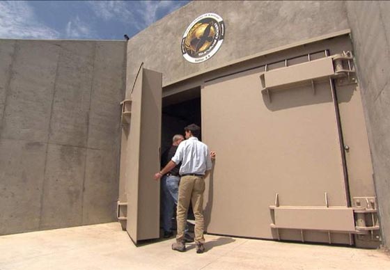 بالطائرات والدراجات النارية والمخابئ الجوفية يواجه الاثرياء نهاية العالم صورة رقم 14