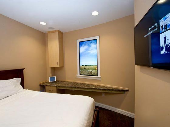 بالطائرات والدراجات النارية والمخابئ الجوفية يواجه الاثرياء نهاية العالم صورة رقم 17