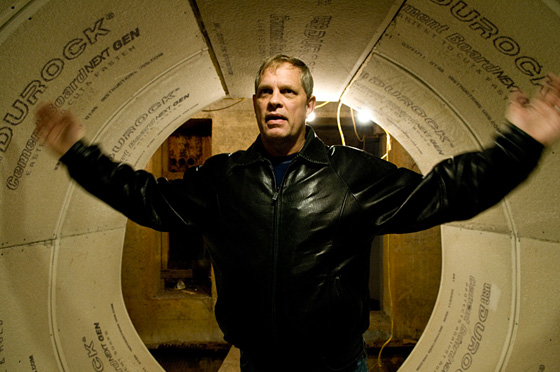 بالطائرات والدراجات النارية والمخابئ الجوفية يواجه الاثرياء نهاية العالم صورة رقم 3