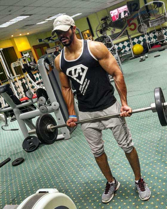 احمد السقا يفاجئ شابا مصريا بلقاء مثير معه بعد ان اتقن تقليده في فيديو صورة رقم 11