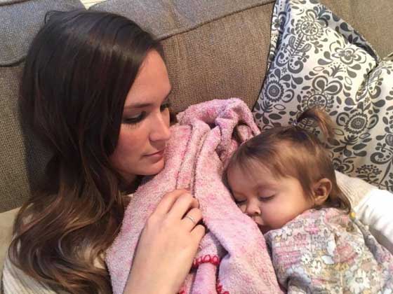 مربية تتبرع بجزء من كبدها لانقاذ حياة رضيعة من الموت صورة رقم 7