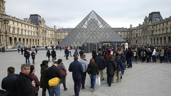 بالفيديو والد المشتبه بهجوم اللوفر يدافع عن ابنه وينفي عنه تهمة الإرهاب صورة رقم 4