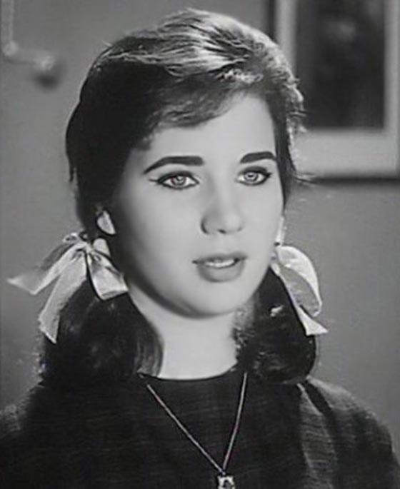  صور فنانات عربيات تفضح قصر قامتهن، احداهن طولها 147 سم فقط! صورة رقم 27