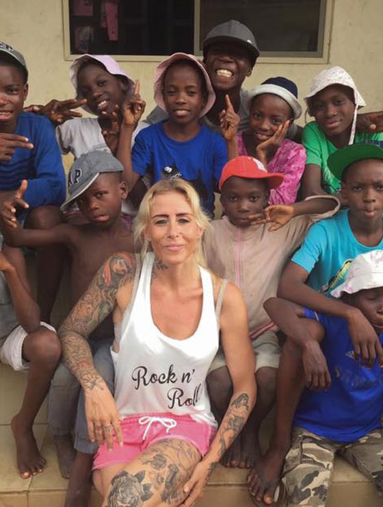 هل تذكرون الطفل النيجيري المشرد؟ قصة انسانية منحته حياة جديدة صورة رقم 10