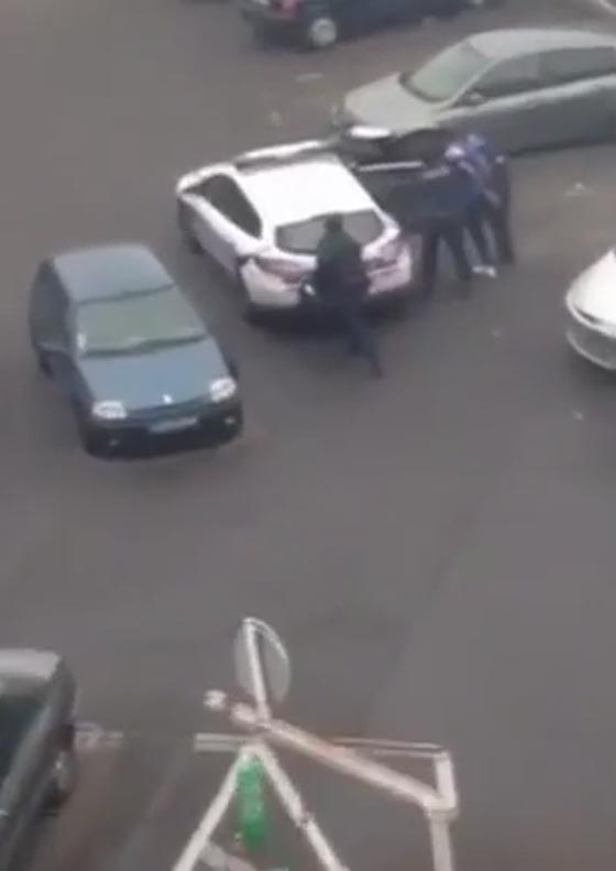 مئات الفرنسيين يتظاهرون ضد الشرطة التي اغتصبت شابا في باريس صورة رقم 3