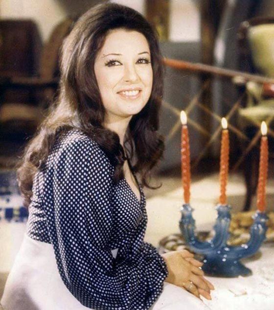  صور فنانات عربيات تفضح قصر قامتهن، احداهن طولها 147 سم فقط! صورة رقم 28