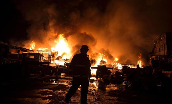 الفلبين: حرائق ضخمة على مئات المنازل في منطقة فقيرة  صورة رقم 2