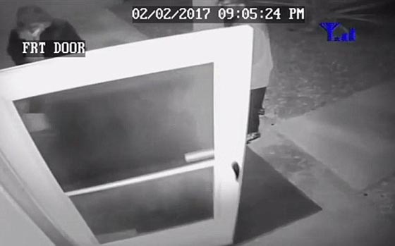 فيديو لحظة فشل هجوم عصابة لصوص على منزل صورة رقم 5