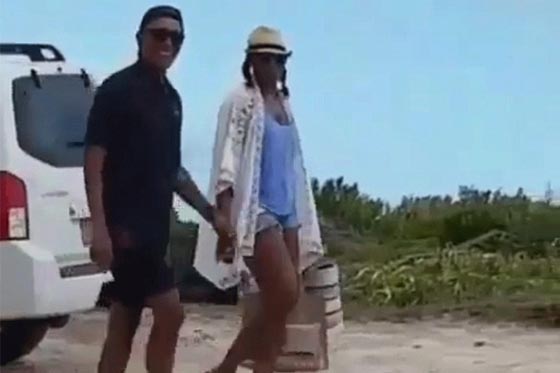 فيديو طريف.. أوباما يسمتع بوقته في إحدى الجزر الكاريبية  صورة رقم 2