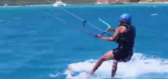 فيديو طريف.. أوباما يسمتع بوقته في إحدى الجزر الكاريبية  صورة رقم 6