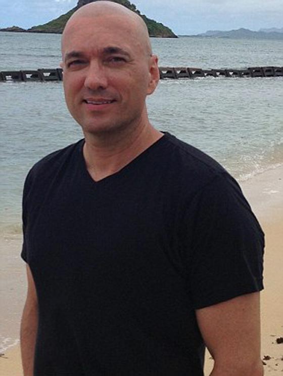 الشرطة تعتقل قسيسا يحتفظ بصور واشرطة إباحية للأطفال ومخدرات  صورة رقم 4