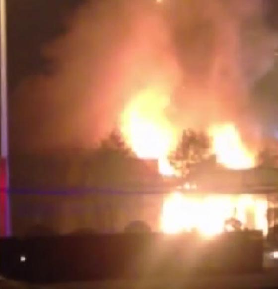 بالفيديو..  اشتعال متجر للألعاب النارية في الصين صورة رقم 2