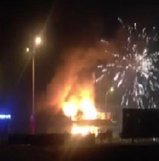 بالفيديو..  اشتعال متجر للألعاب النارية في الصين صورة رقم 3