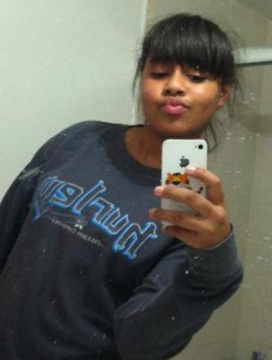 صدق او لا تصدق.. أم تحتضن قاتل ابنتها في المحكمة وتقبله صورة رقم 9