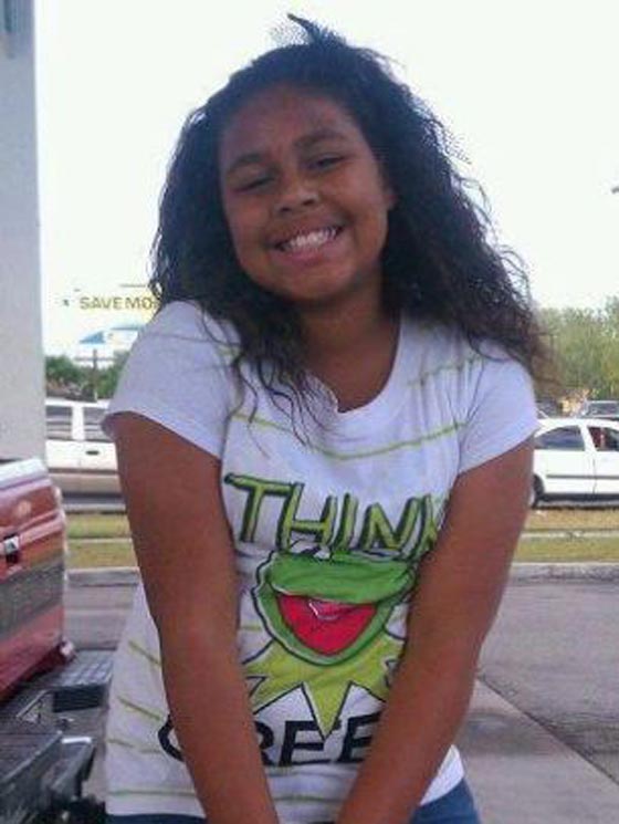 صدق او لا تصدق.. أم تحتضن قاتل ابنتها في المحكمة وتقبله صورة رقم 2