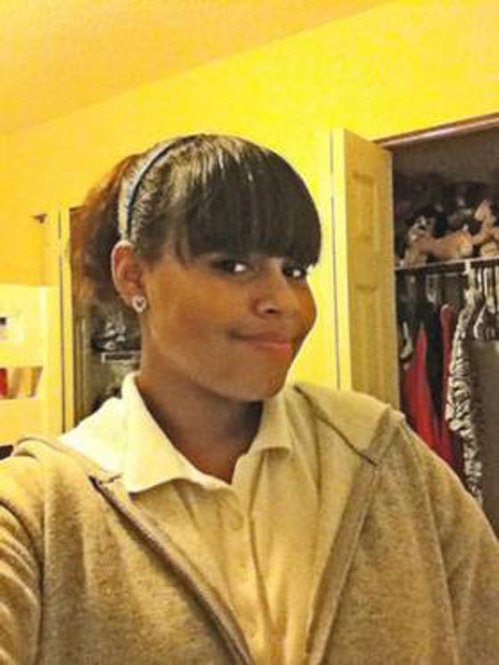 صدق او لا تصدق.. أم تحتضن قاتل ابنتها في المحكمة وتقبله صورة رقم 11