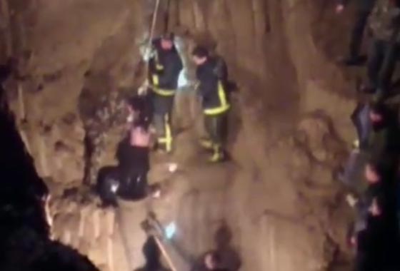 بالفيديو.. إنقاذ مراهقة من بئر عميقة في الصين صورة رقم 2