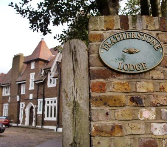 اشهر 12 فضيحة مدوية ابطالها ابناء العائلة الملكية البريطانية  صورة رقم 11