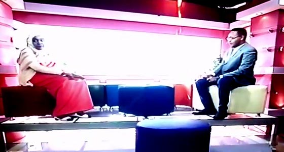  شاهد بالفيديو لحظة اشتعال النار في قناة تلفزيونية اثناء بث مباشر صورة رقم 4