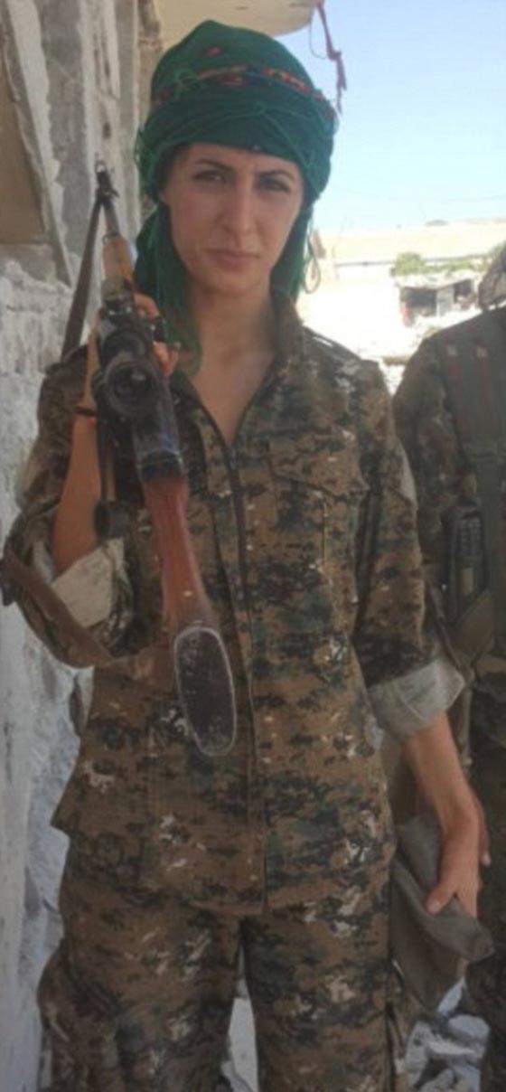 مليون دولار لمن يقتل حسناء دنماركية قتلت 100 من عناصر داعش صورة رقم 20