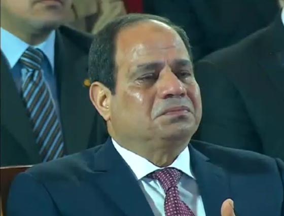 اكثر من 10 مناسبات بكى فيها السيسي وآخرها أمام والدة الشهيد صورة رقم 1