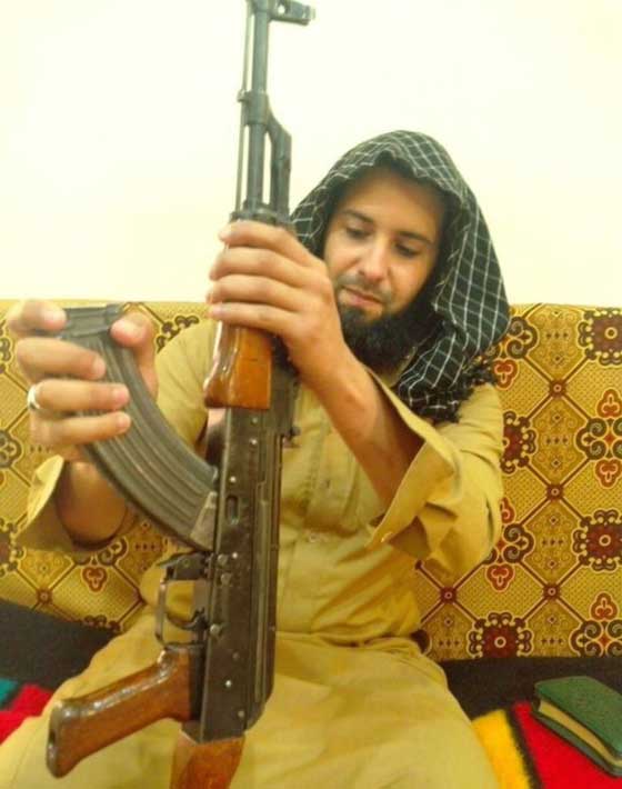 رشيد قاسم.. مغني الراب اصبح محرضا على الارهاب وذباح داعشي صورة رقم 4