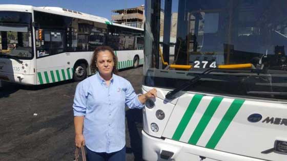 ماجدة دنديس من القدس.. تجمع بين كونها زوجة وام وسائقة باص عمومي صورة رقم 2