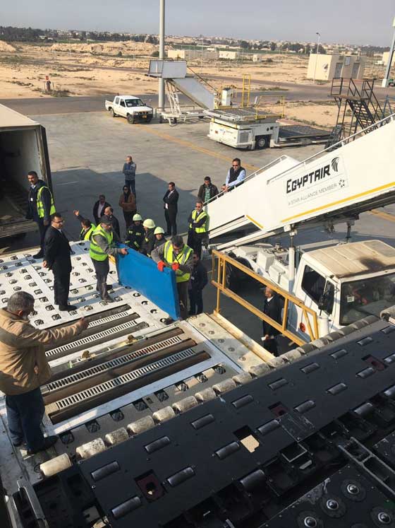 صور مذهلة.. مشروع نقل فتاة مصرية تزن نصف طن الى الهند بطائرة شحن صورة رقم 13