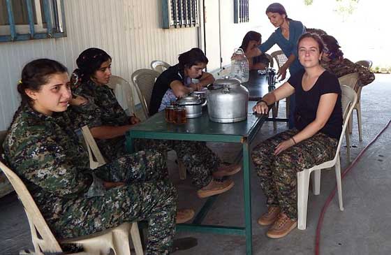 ذهبت لاعداد تقرير عن النساء الكرديات فاصبحت مقاتلة ضد داعش صورة رقم 11