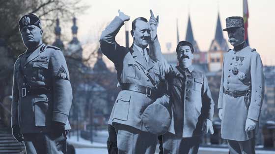 ظهور شبيه هتلر بنفس الشارب والتصفيفة والشرطة النمساوية تتحرك! صورة رقم 1