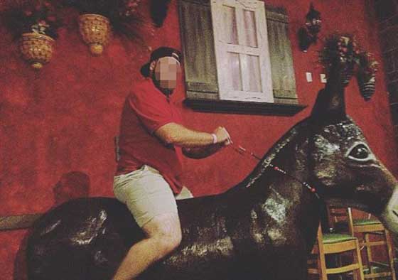 امرأة ترفع دعوى قضائية ضد مطعم بسبب حمار! صورة رقم 7