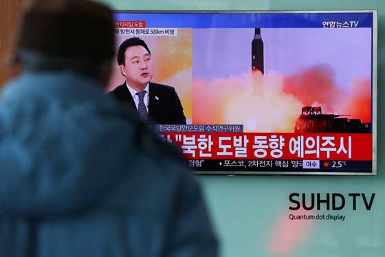 كوريا الشمالية تختبر صاروخا باليستيا لتجس نبض ترامب صورة رقم 2