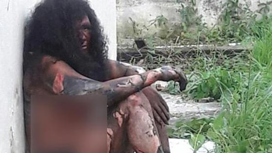 فيديو مروع.. حشود غاضبة تنتزع امرأة قاتلة من السجن وتلقيها في نار مستعرة صورة رقم 2