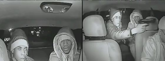 3 دقائق من الرعب عاشها سائق تاكسي برفقة مجرمين مسلحين.. فيديو صورة رقم 3