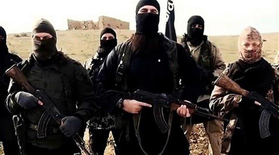 اتهم بالخيانة.. داعش يعدم اشهر صناع السيوف في التنظيم بسيف من صنعه صورة رقم 2