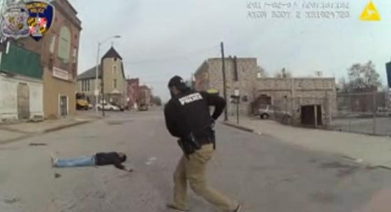مواجهة نارية بين شرطي امريكي وسجين محرر انتهت بمقتل الاخير! فيديو صورة رقم 4