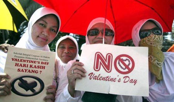 تظاهرات رافضة لعيد الحب.. مخالف للاسلام ويؤذي العازبين! صورة رقم 3