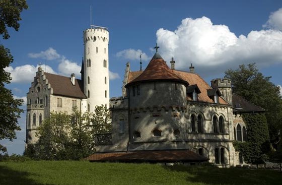 10 بلدان بلا جيوش.. إحداها تملك 30 عنصر شرطة فقط صورة رقم 3