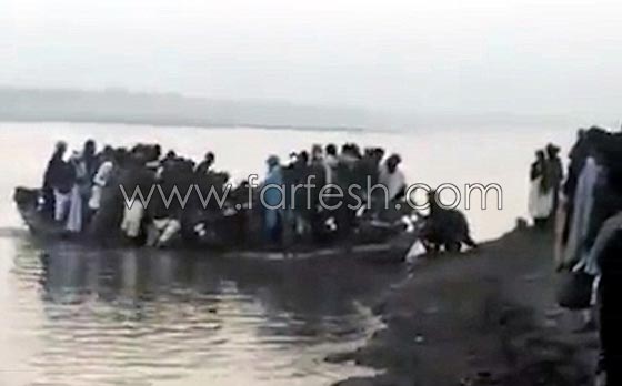 فيديو مروع.. لحظة غرق قارب في نهر على متنه 30 شخصا شمال غرب باكستان  صورة رقم 2