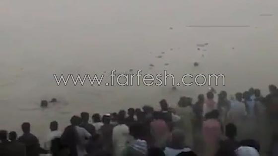 فيديو مروع.. لحظة غرق قارب في نهر على متنه 30 شخصا شمال غرب باكستان  صورة رقم 8