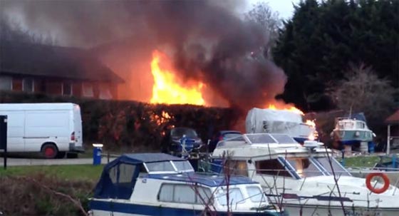 بريطانيا: العديد من الاصابات في انفجار مبنى وفقدان الاتصال بأشخاص صورة رقم 16