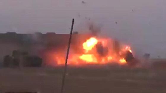 بالفيديو.. لحظة تفجير انتحاري لنفسه بالخطأ صورة رقم 4