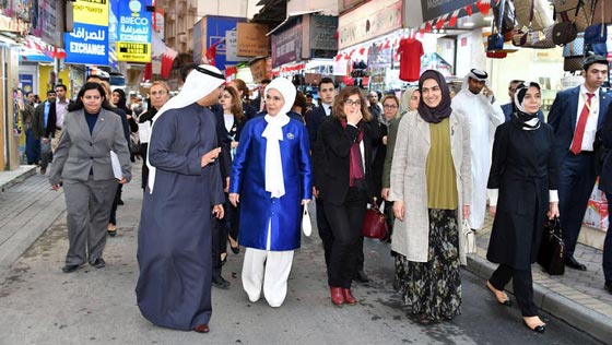 صور أردوغان يزور متحف إسلامي بحريني وزوجته تتجول بزي مميز! صورة رقم 1